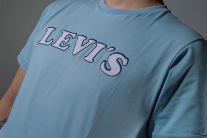 REMERA LEVIS APLIQUE