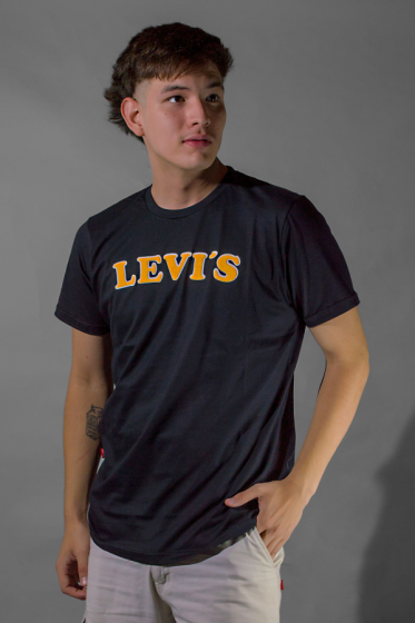 REMERA LEVIS APLIQUE
