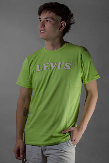 REMERA LEVIS APLIQUE