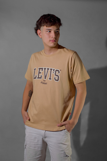 REMERA LEVIS UNIVERSITARIA