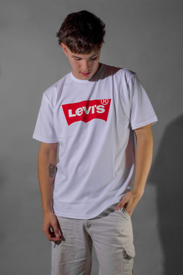 REMERA LEVIS CLASICA