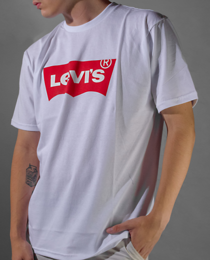 REMERA LEVIS CLASICA