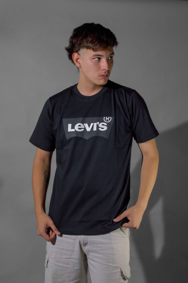 REMERA LEVIS CLASICA